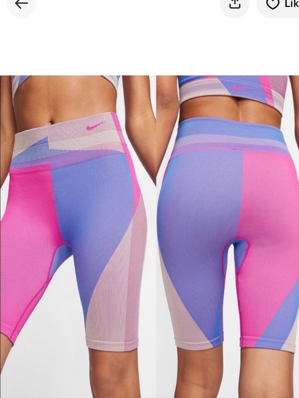 Nike Women's Icon Clash Seamless Training Bike Shorts in a size Medium